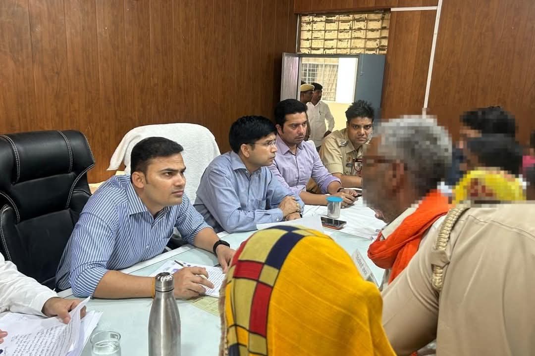 Cantryofindia's tweet image. #सम्भल
@DmSambhalडॉ0 राजेन्द्र पैंसिया व #SP श्री कृष्ण कुमार की अध्यक्षता में तहसील सभगार गुन्नौर में " सम्पूर्ण समाधान दिवस" का आयोजन किया गया तथा सम्पूर्ण समाधान दिवस मे आये फरियादियो की समस्याओ को सुना गया तथा उनके शीघ्र निस्तारण हेतु सम्बन्धित को निर्देशित किया गया
@Uppolice