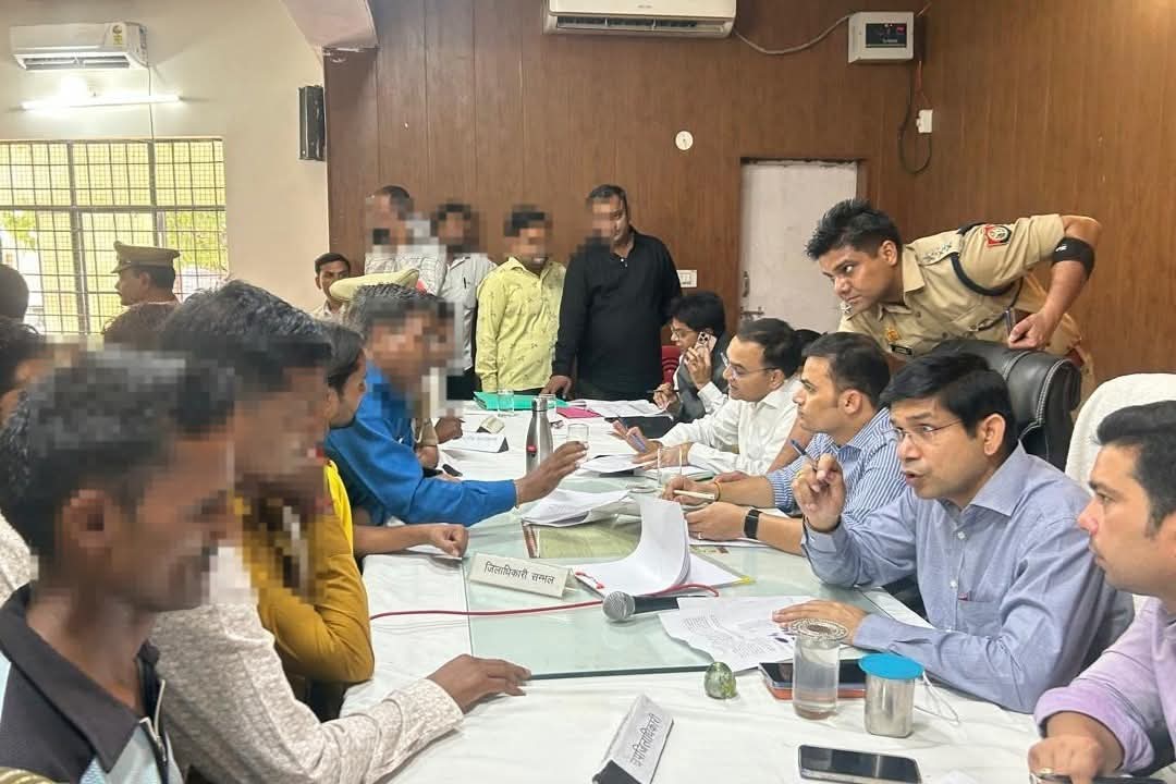 Cantryofindia's tweet image. #सम्भल
@DmSambhalडॉ0 राजेन्द्र पैंसिया व #SP श्री कृष्ण कुमार की अध्यक्षता में तहसील सभगार गुन्नौर में " सम्पूर्ण समाधान दिवस" का आयोजन किया गया तथा सम्पूर्ण समाधान दिवस मे आये फरियादियो की समस्याओ को सुना गया तथा उनके शीघ्र निस्तारण हेतु सम्बन्धित को निर्देशित किया गया
@Uppolice