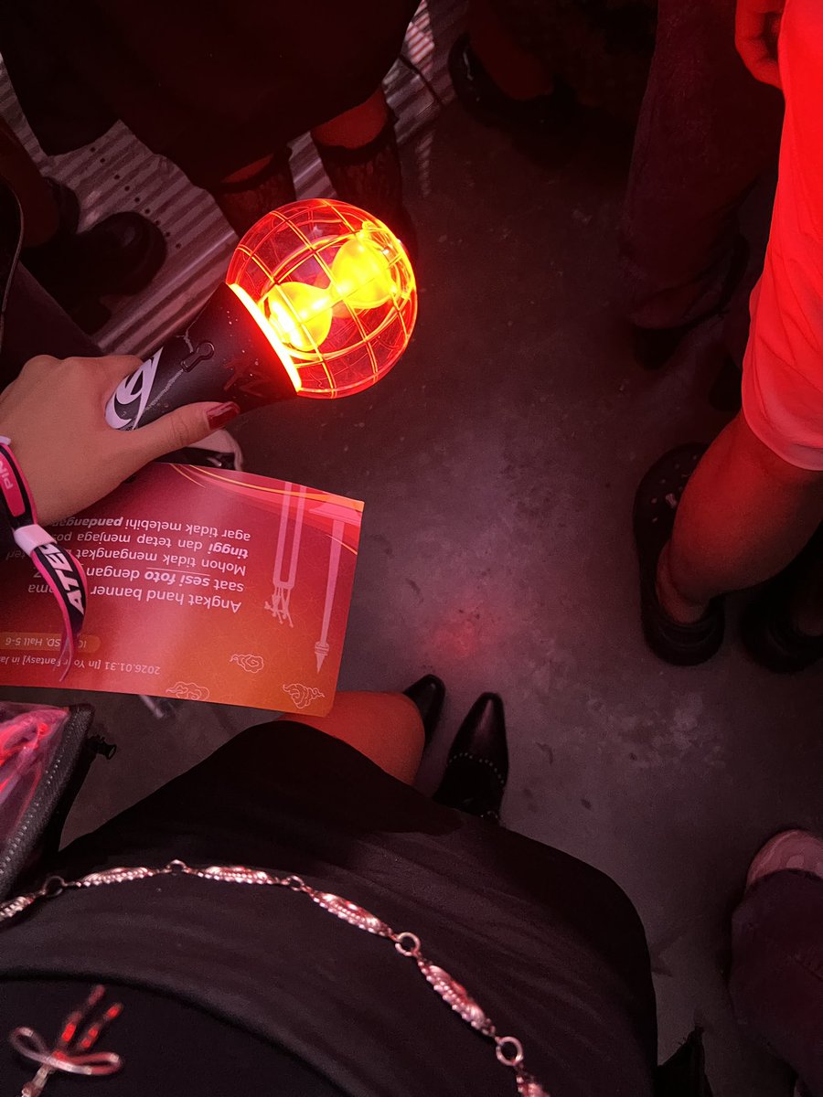 tante 𝑹𝒓 travis tweet media