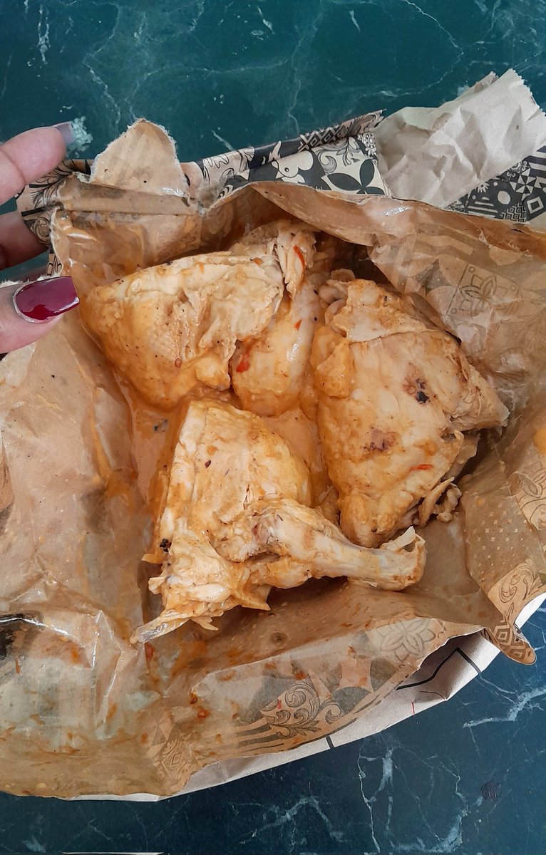 Sthe_Sthathu's tweet photo. Ngithenge lenyama epedros izolo ngenzela ukuyidla namhlanje ngoba kuyisabatha ngiyayivula manje injani minjena this is not grilled meat ngathi ibilisiwe yase ithelwa isauce @PedrosChicken  why are you not grilling the meat anymore 😔 https://t.co/8Afy7Vk44x
