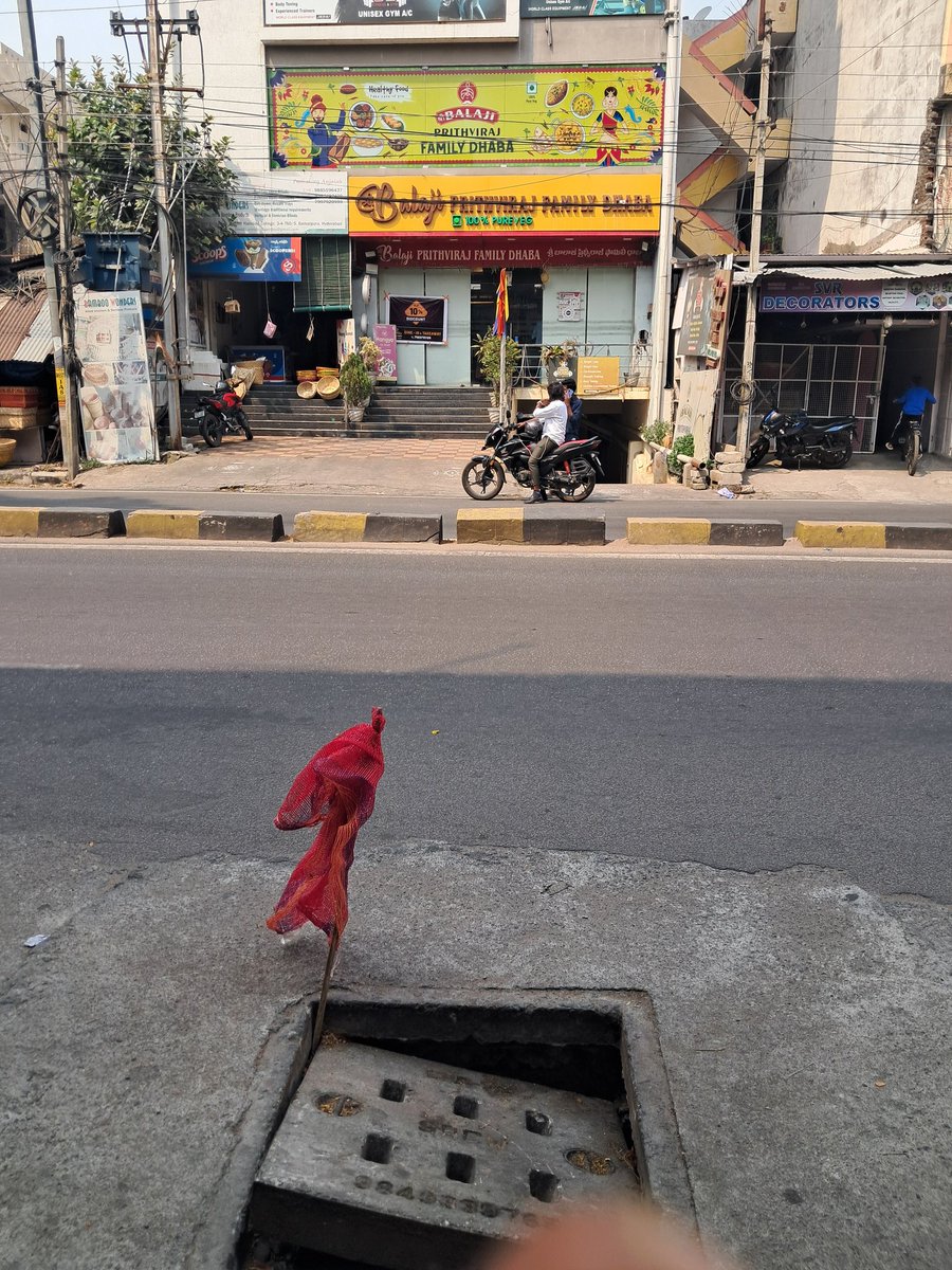 Vishwanath26's tweet photo. @GHMCOnline @CommissionrGHMC  The manhole of the flood water pipeline has gone down. It is dangerous for pedestrians and citizens walking road side. Appreciate your quick response. Location opposite Balaji Prithviraj Dhaba Barkatpura. https://t.co/8NpFujH9Tc