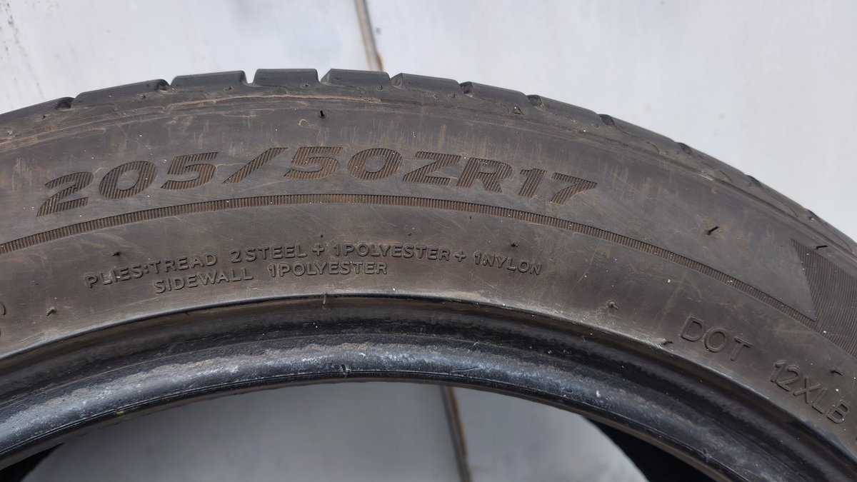 Продам практично нові шини, проїхали від сили 800 км. Можливий продаж парами. Віддам за 2300. Нові 4000
205/50/ZR17 /93W
Посилання на олх в реплаї 👇