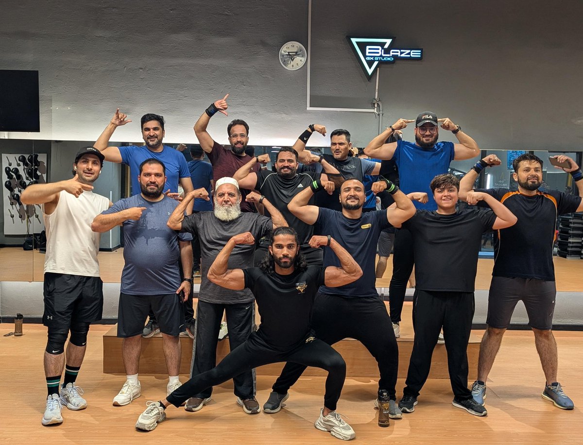 TufailAlix's tweet image. Fueled by beats, driven by sweat, powered by the team 🔥💪 #riseandgrind☀️ #sweatsession #trainhard #ﬁtnessjourney