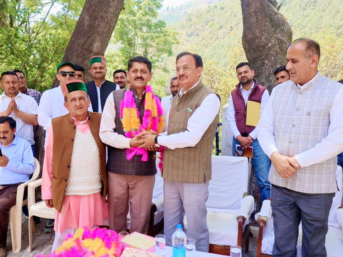 harshChauhanINC's tweet photo. आज शिलाई विधानसभा के रोनहाट में आमजन के बीच पहुंचकर उनकी समस्याओं को गंभीरता से सुना।
जनहित को सर्वोपरि रखते हुए प्रत्येक समस्या के शीघ्र व प्रभावी समाधान हेतु संबंधित अधिकारियों को स्पष्ट दिशा-निर्देश दिए। https://t.co/d85TGTIcPn