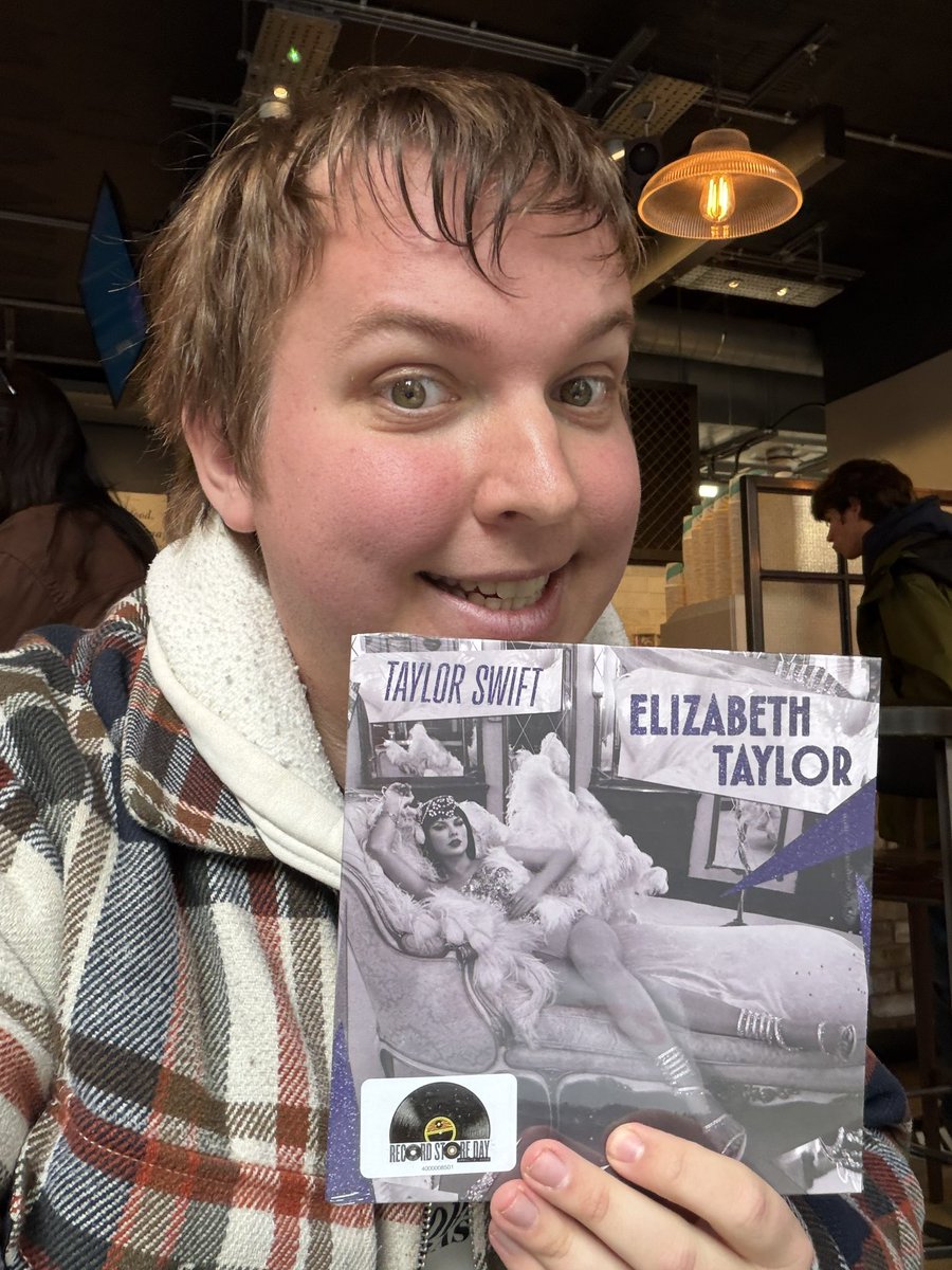 Cameron17Harris's tweet photo. Lucky number 13 at Leon after a successful #rsd2026 thank you Tayvodoo 🫶 @taylorswift13 @taylornation13 #elizabethtaylor @RSDUK https://t.co/2uU735qGvR