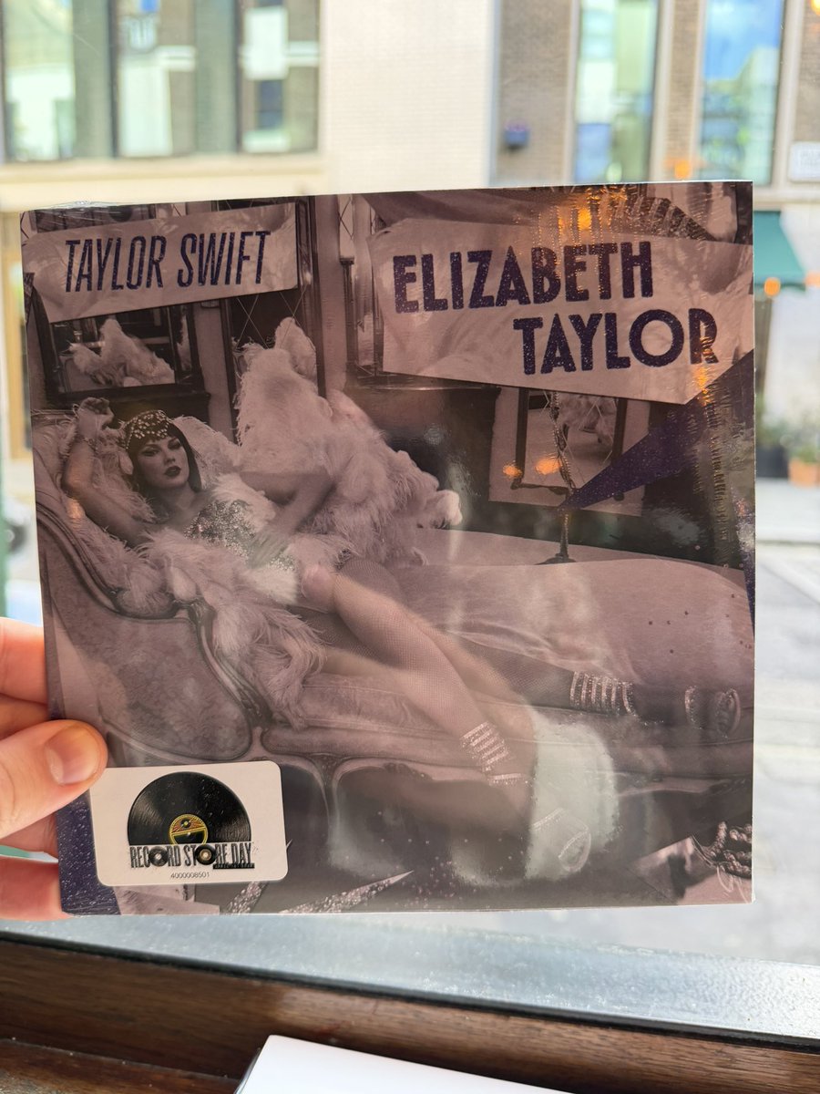 Cameron17Harris's tweet photo. Lucky number 13 at Leon after a successful #rsd2026 thank you Tayvodoo 🫶 @taylorswift13 @taylornation13 #elizabethtaylor @RSDUK https://t.co/2uU735qGvR