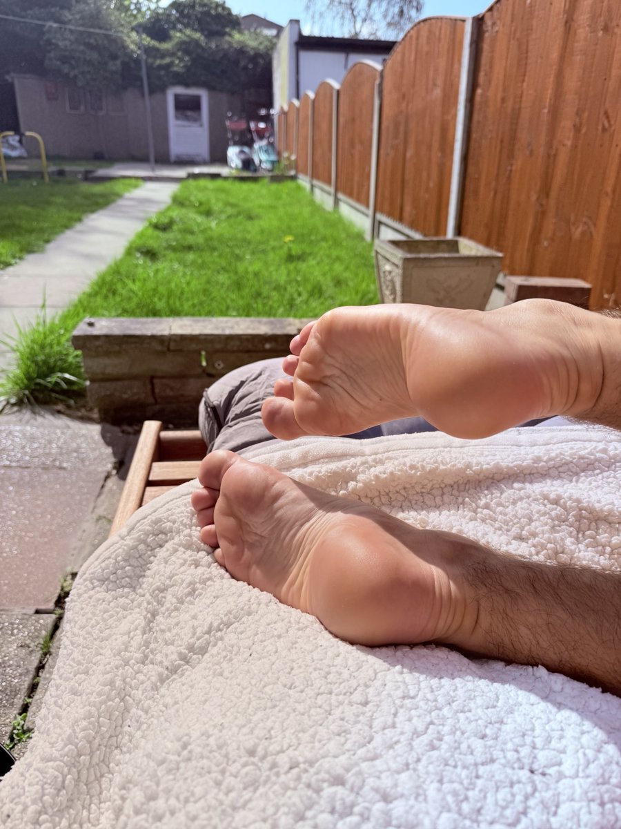 MrFeetz8's tweet photo. I know you missed me so much !
Now is time to put you on the right place!
Kneel and worship slave !
#feet #sunbath #menfeet #malefeet #domination #findom #feetmodel #malepower #soles #toes #onlyfans https://t.co/oLUqfa8DzN