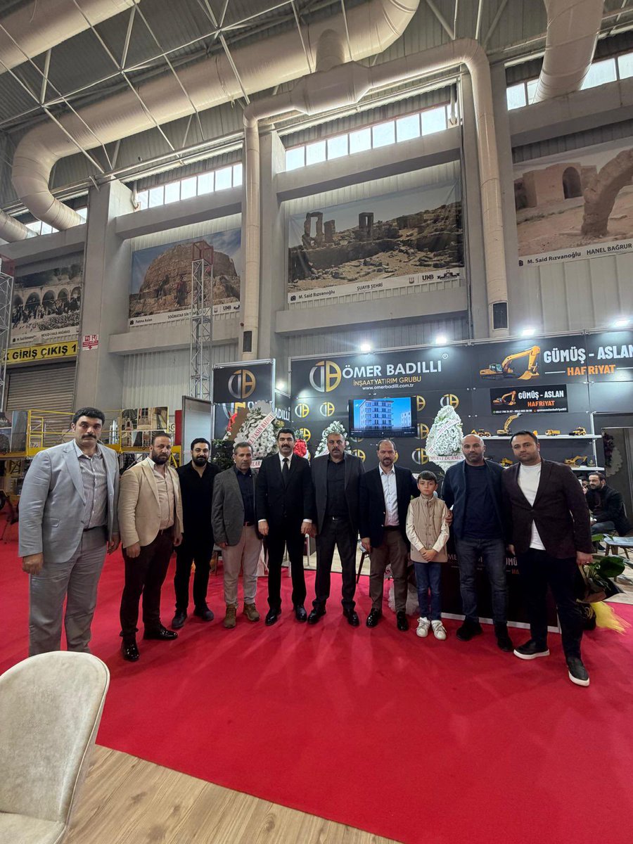 Badillider's tweet photo. Badıllı Derneği olarak, Şanlıurfa İnşaat Fuarı’na katılım sağlayan değerli akrabamız İş İnsanı Ömer Badıllı’yı ziyaret ettik. Misafirperverliğinden dolayı kendisine teşekkür ederiz.

@omerbadilli https://t.co/GzN5aHwlf9