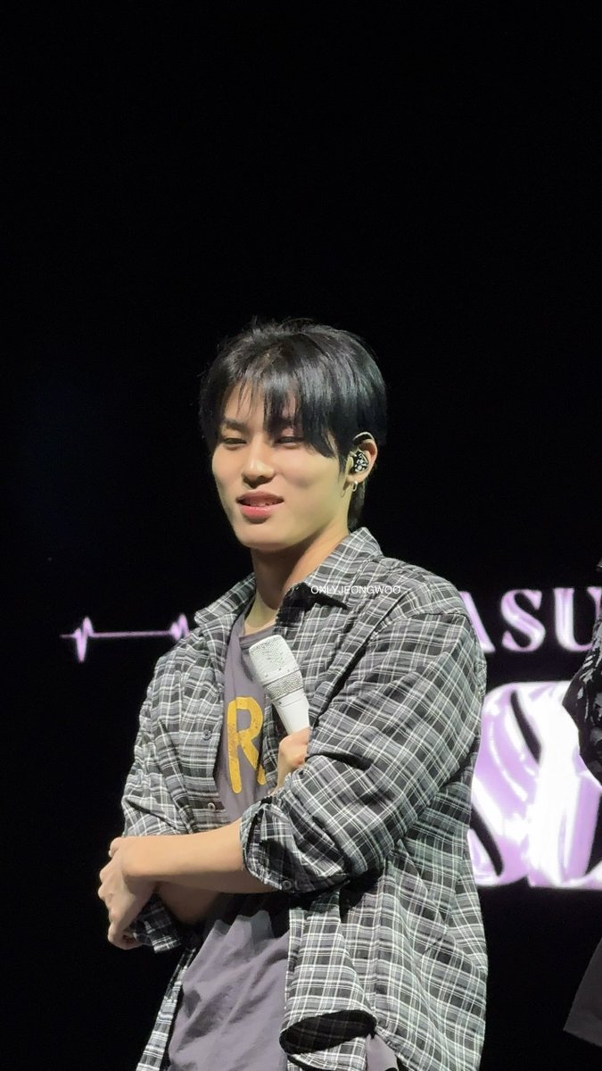jeongwoo for today's soundcheck 😭❤️