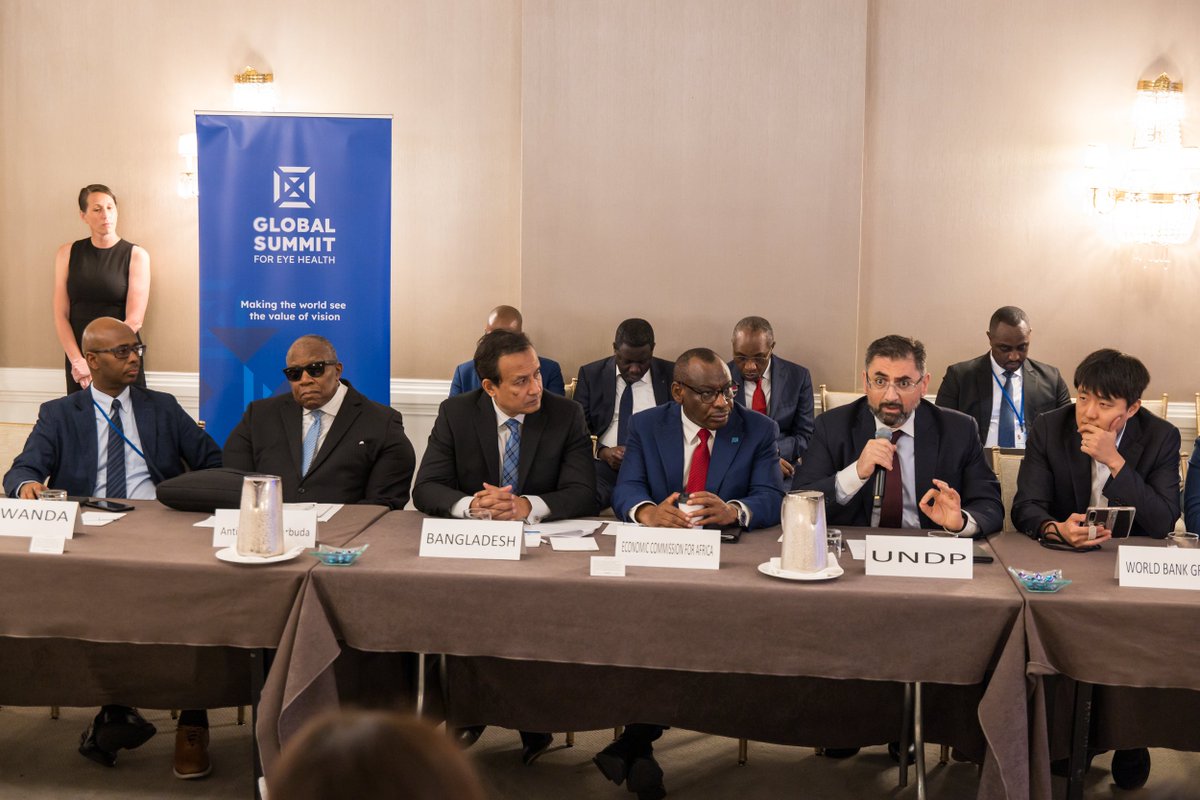 rbarwanda's tweet photo. U Rwanda rwiyemeje gukomeza gushakira umuti ibibazo bikigaragara mu buvuzi bw’amaso rufatanyije n’Ikigega cya Banki y’Isi (World Bank Multi-Donor Trust Fund) n’abandi bafatanyabikorwa.

Ni ibyagarutsweho mu biganiro bibangikanye n’Inama ya Banki y’Isi, i Washington D.C., byagarutse ku gaciro k’ubuzima bw’amaso, ku wa Gatanu.

Intumwa z’u Rwanda zashimangiye ubushake bwarwo bwo gutera inkunga ubuzima n’ubuvuzi bw’amaso. #RBAAmakuru
