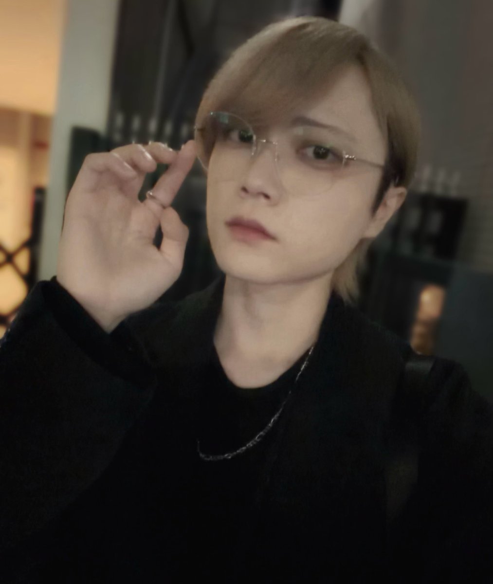 Nako_i24's tweet photo. RT @soravvn_n: 頭良さそうな俺 https://t.co/nmsCIeShDz