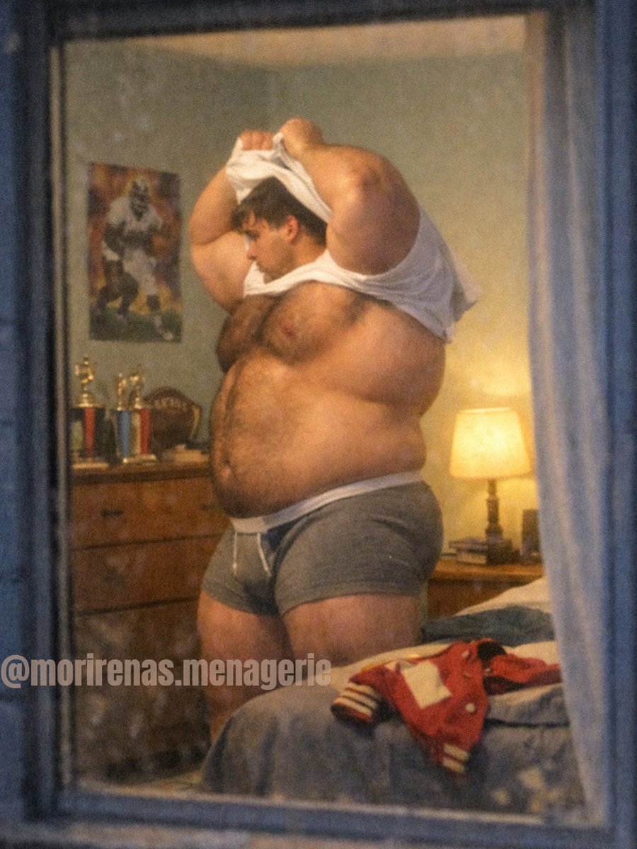 morirenasmenage's tweet image. Do you think he knows I'm watching?

#throughthewindow #bigboy #bara #shirtlessguys #jocks