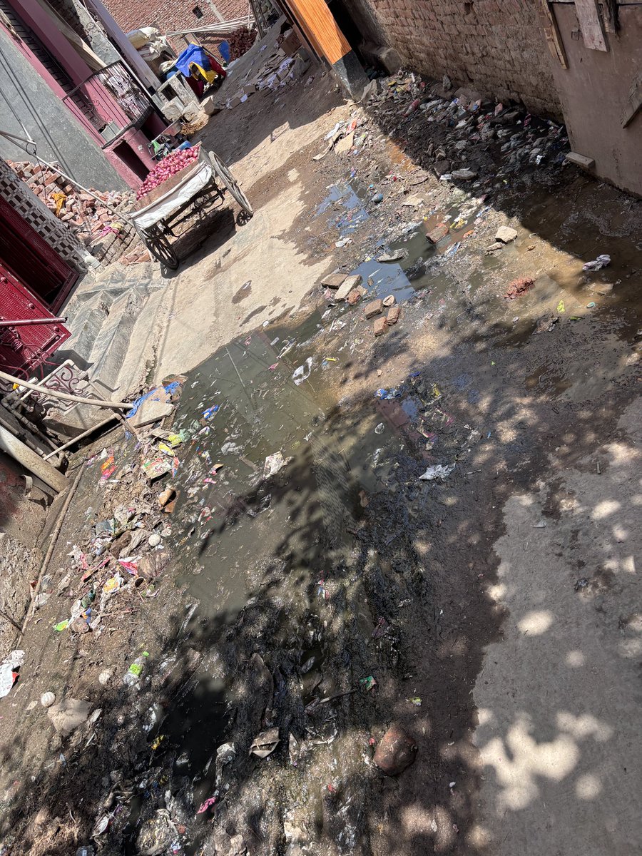 Arvind_mavii's tweet photo. Cow dung is accumulating in the streets and drains, causing serious filth. The drains are clogged and clogged, there's a foul smell, and mosquitoes have proliferated.
#public_nuisance
D- Gali-4 mukund vihar Karawal nagar
@MCD_Delhi @CPCB_OFFICIAL @SBM_MCD @CAQM_Official https://t.co/W2eCCNGBAn