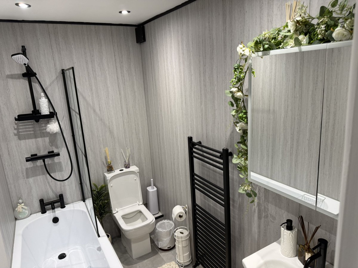 Helen Clayton tweet media