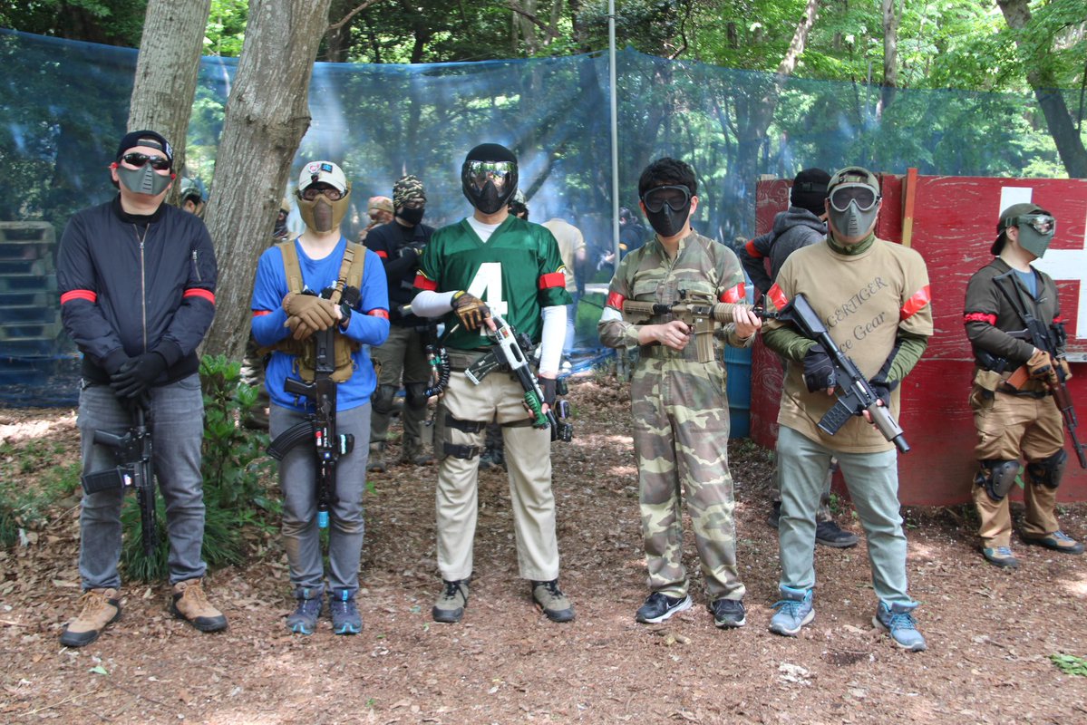 soruto735752642's tweet image. 夜勤終わりにそのままBATTLEへww
眠気との闘いでした✌

政さんが初心者さんをナンパして鳩さんも捕獲し５人で写真をとって貰いましたww

#BATTLE
#喫茶BATTLE