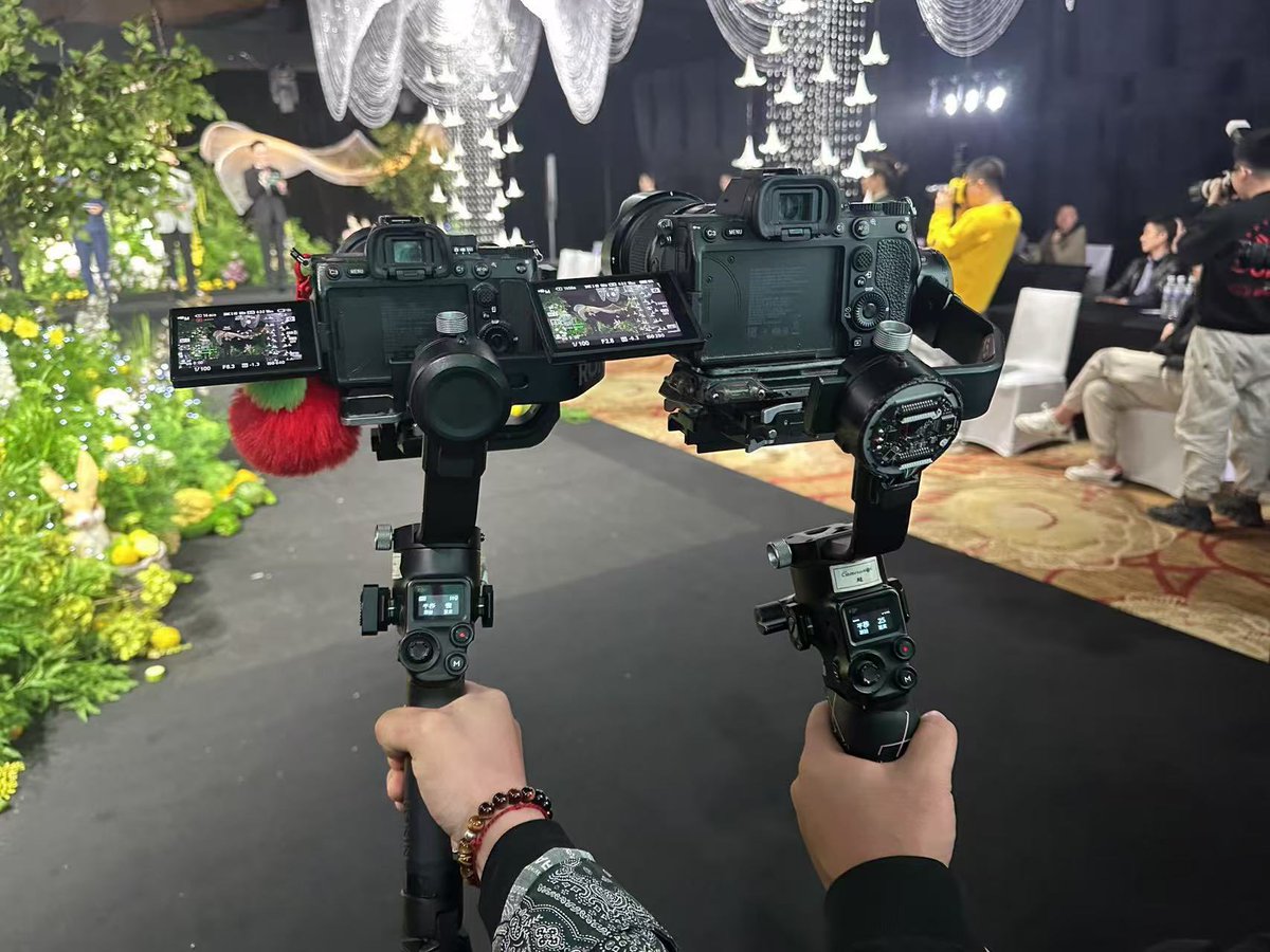 Qingdao5210's tweet photo. 我是青岛的一个婚礼摄像师，最近这一年接拍私房类型的照片视频，如果有需要拍摄的小姐姐可以联系我，婚礼也可以拍不一样的，大尺度类型都可以，有绿圈结婚需要拍摄的话可以找我，除五月份全年可拍，价格6张“不要嫌贵可以聊😂”这个价格不包含服化道
从投稿开始，前10位拍摄5折 https://t.co/FLomOJl6ZC