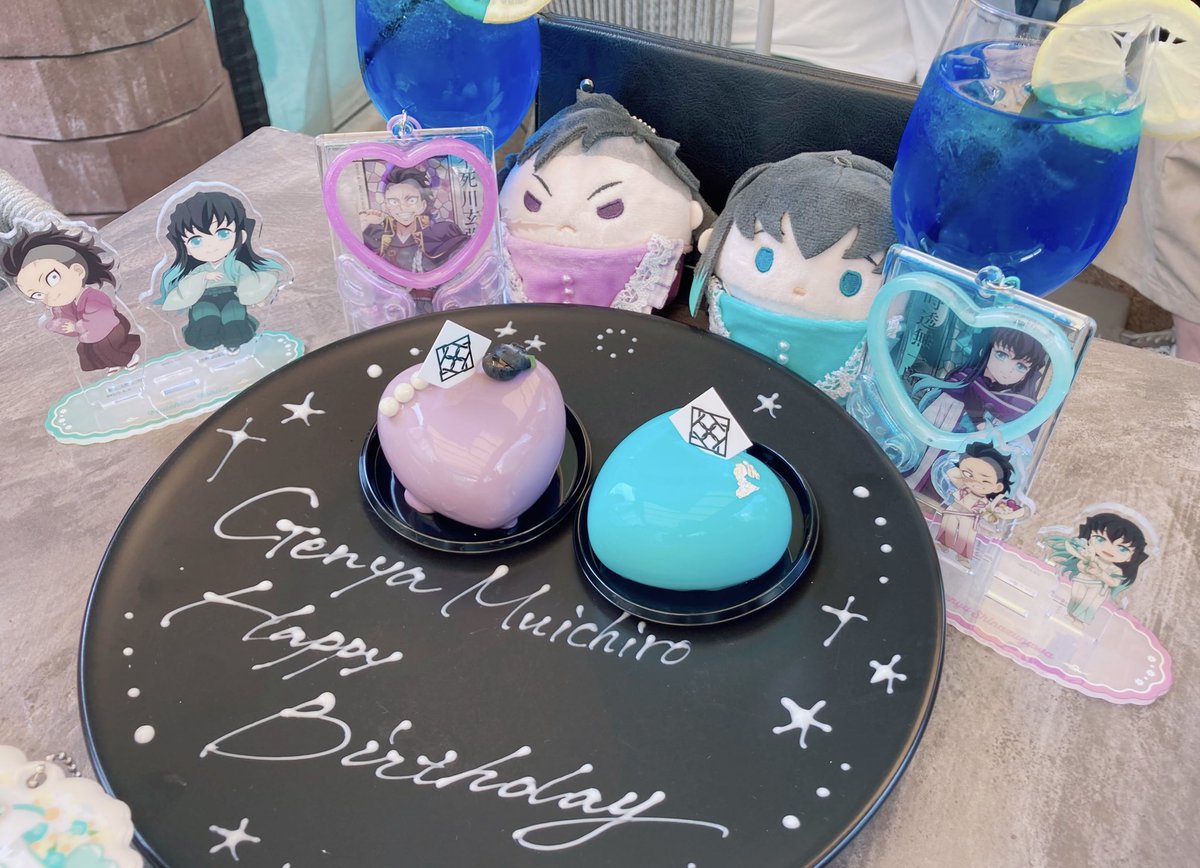 #げんむい真ん中BD2026 ﾌﾗｲﾝｸ“だけど🏷️お借りします✨

atoriさんとげむちゃん真ん中🎂お祝いしましたっ❣️おめでとー🎉幸せになって💜🩵(何も伝えてなかったのに店i員さんがこの並びで持ってきてくれてﾜﾛﾀ🤣…)