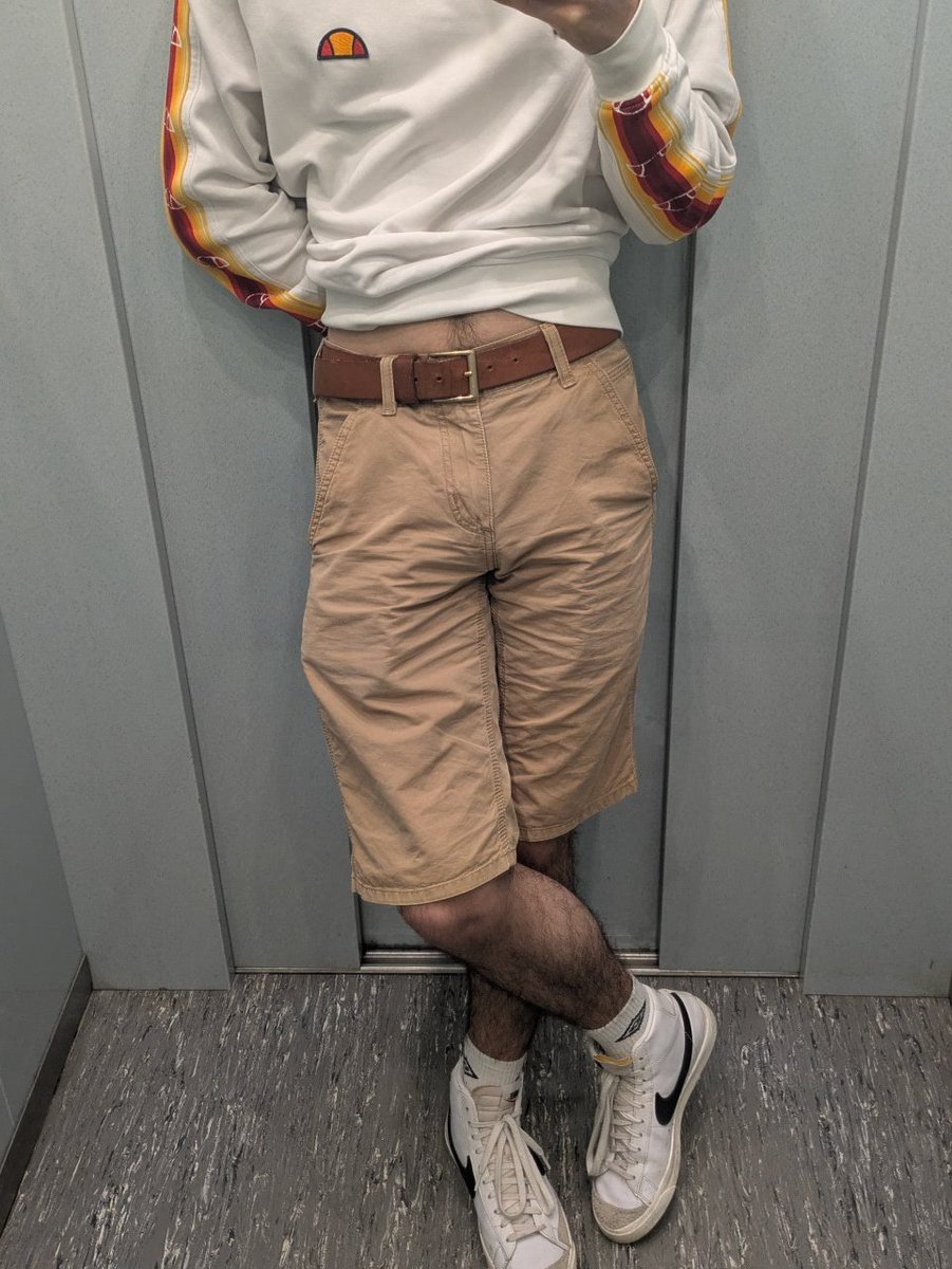 Settftonesvvi's tweet image. My new sweatshirt is too big #sigh
