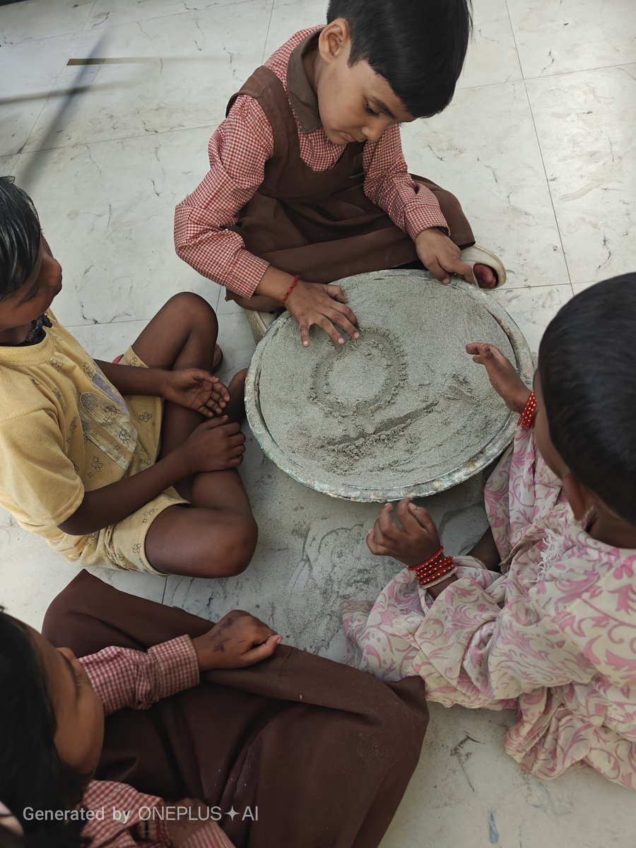 NeelamBhadauri3's tweet image. Scribbling 
#Fun @basicshiksha_up @shikshansamvad @bsafatehpur