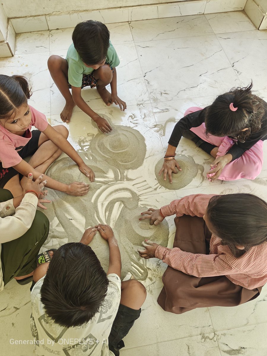 NeelamBhadauri3's tweet image. Scribbling 
#Fun @basicshiksha_up @shikshansamvad @bsafatehpur