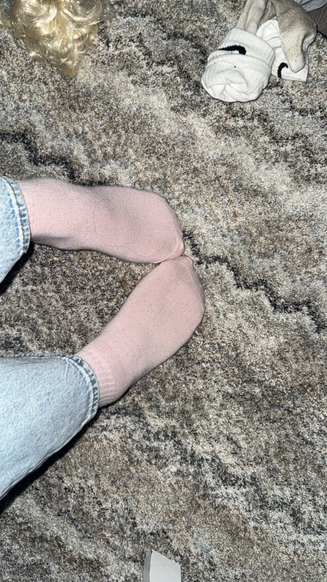 theyluvannat's tweet image. #feet #socks #soles
