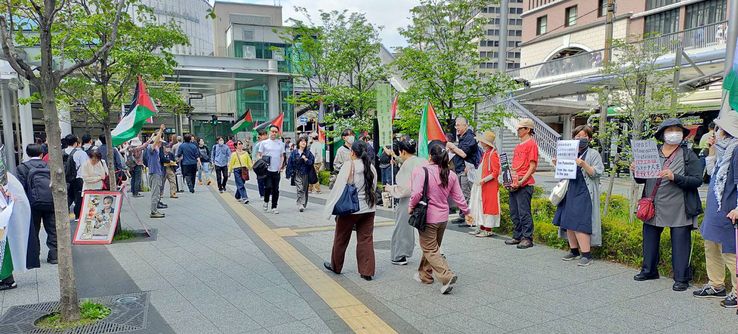 unai_tw's tweet photo. 4/18「パレスチナ囚人の日」全世界一斉アクション@大阪駅
約100人の参加でした。
"Palestinian Prisoner's Day" @ Osaka, Japan
#パレスチナ囚人の日2026 #イスラエルは停戦を守れ #恒久停戦 #イスラエル軍撤退 #CeasefireNOW #FreePalestine #StopGazaGenocide #standwithpalestine #HandOffIran https://t.co/fRds3pUpwd