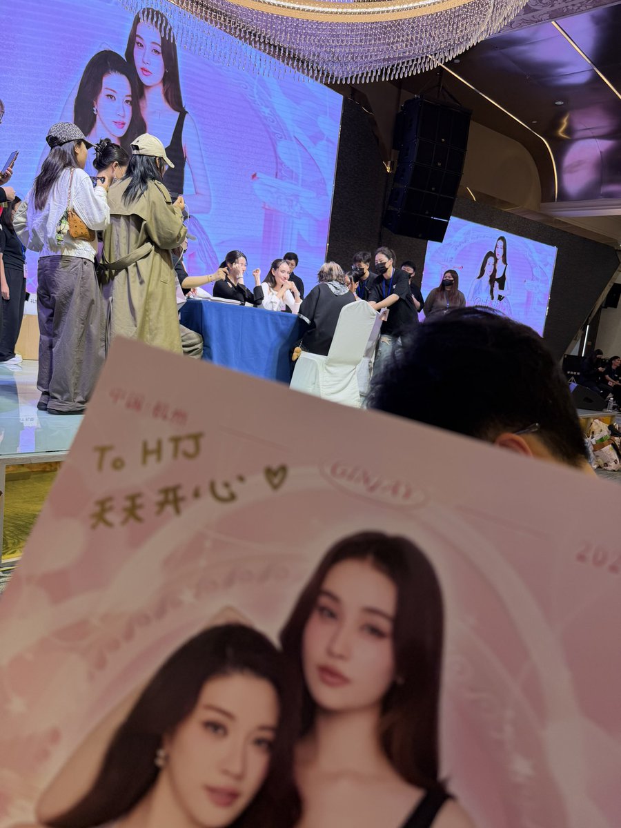 好久不见，非常想念！
由于时间原因本来这次来不了杭州的，但是真的很久没见了，很想我女儿😭昨天临时买了门票，今天中午12点到杭州，待会六点就得走了。但是依然是一段很美好的回忆啊，期待下次再见🥺

#ginnynatnicha 
<a href="/ginnynatnicha/">ginnynatnicha</a>