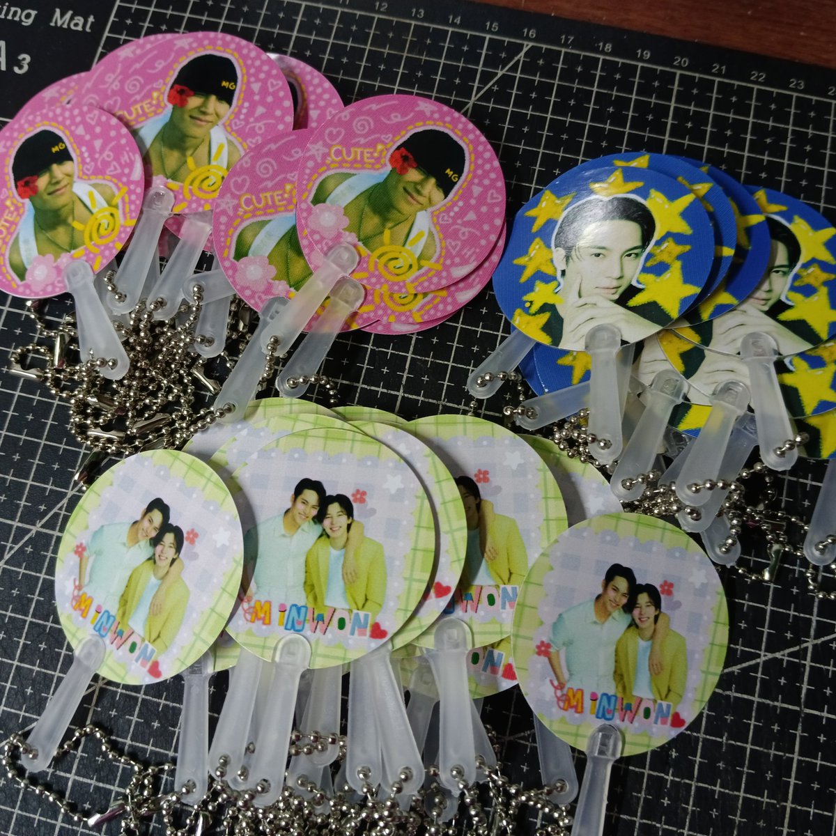 [ #PCHYJNNPrints ]  

— mini uchiwa with packaging ✨
1 side, regular

t. wts lfb lf printing service printing shop customized banners photocard polaroids cupsleeve cse hand fans button pin sticker seventeen concert event enhypen apink kimseonho blackpink twice ive itzy mingyu