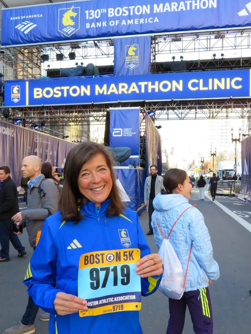 utapippig's tweet image. We had a great meeting of past champions and friends at the @bostonmarathon finish line. With Jack Fultz (2) who won 50 years ago, Marcel Hug (3), @runmeb (4) and many champs from the past. See you at the B.A.A. 5K in the morning. wherever you are this weekend. 💙💛
#boston #run