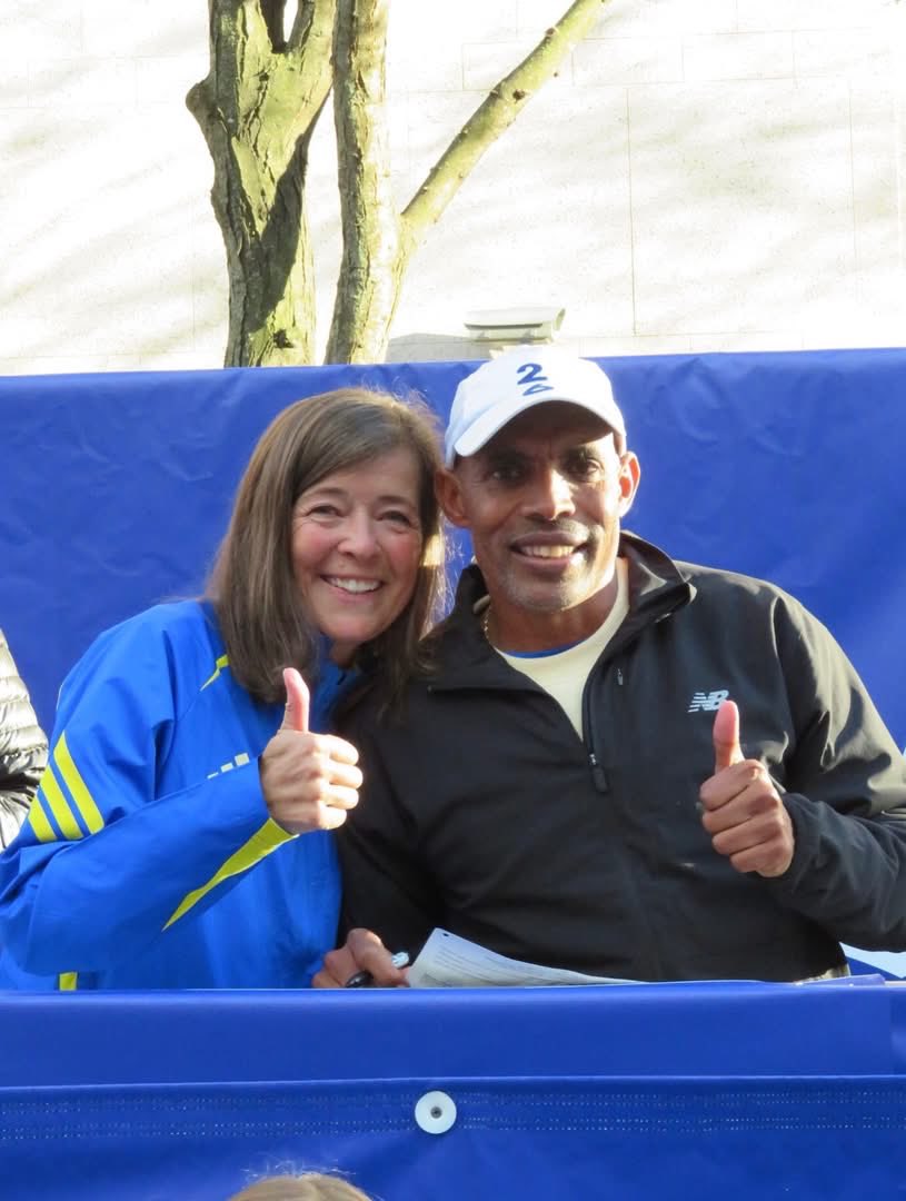 utapippig's tweet image. We had a great meeting of past champions and friends at the @bostonmarathon finish line. With Jack Fultz (2) who won 50 years ago, Marcel Hug (3), @runmeb (4) and many champs from the past. See you at the B.A.A. 5K in the morning. wherever you are this weekend. 💙💛
#boston #run