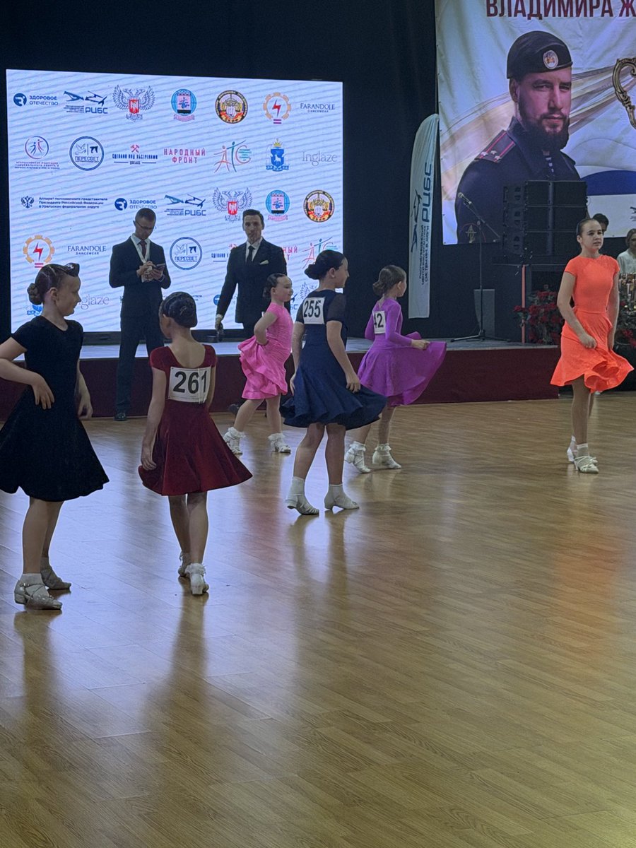 Танцуют фсе🥳🥇🏅💃🏽🕺🏼