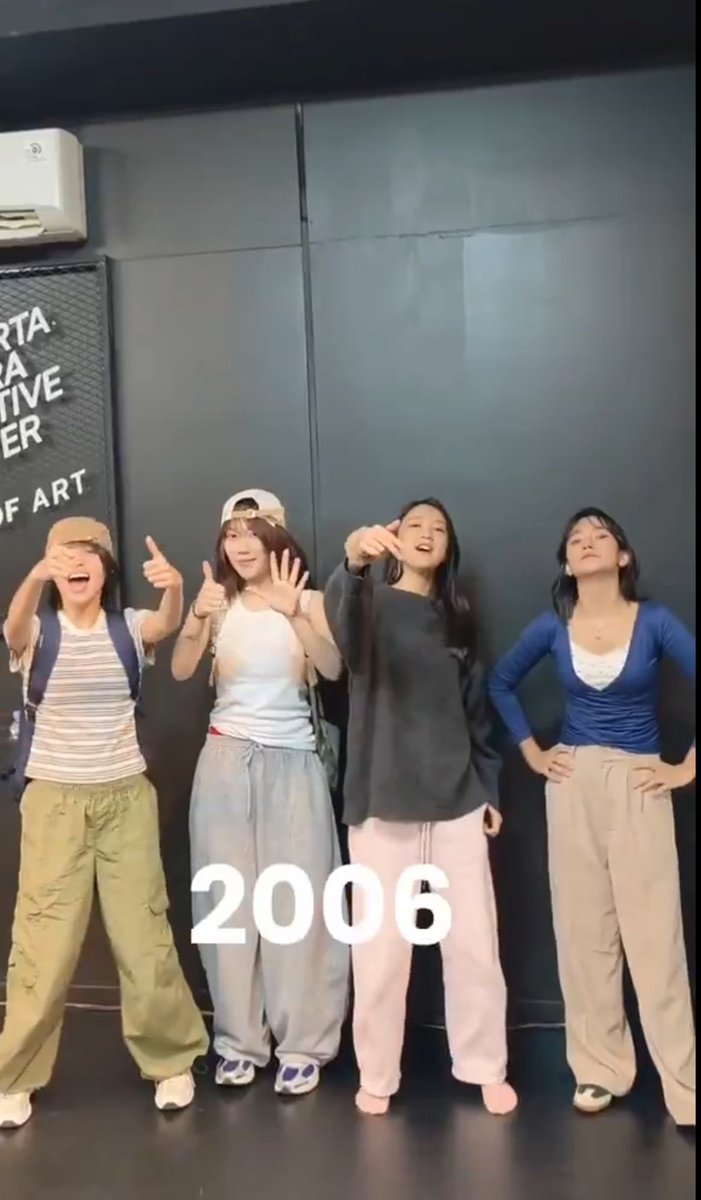 finpinfinpin's tweet photo. The 06 frontliners we never knew we needed. @L_MarshaJKT48 @Freya_JKT48 @Greesel_JKT48 @AM_EllaJKT48 https://t.co/0gRKWsOFbt