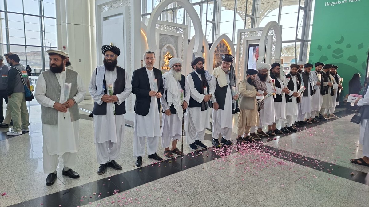 د افغان حاجیانو لومړنی کاروان سعودي عربستان ته ورسېد.