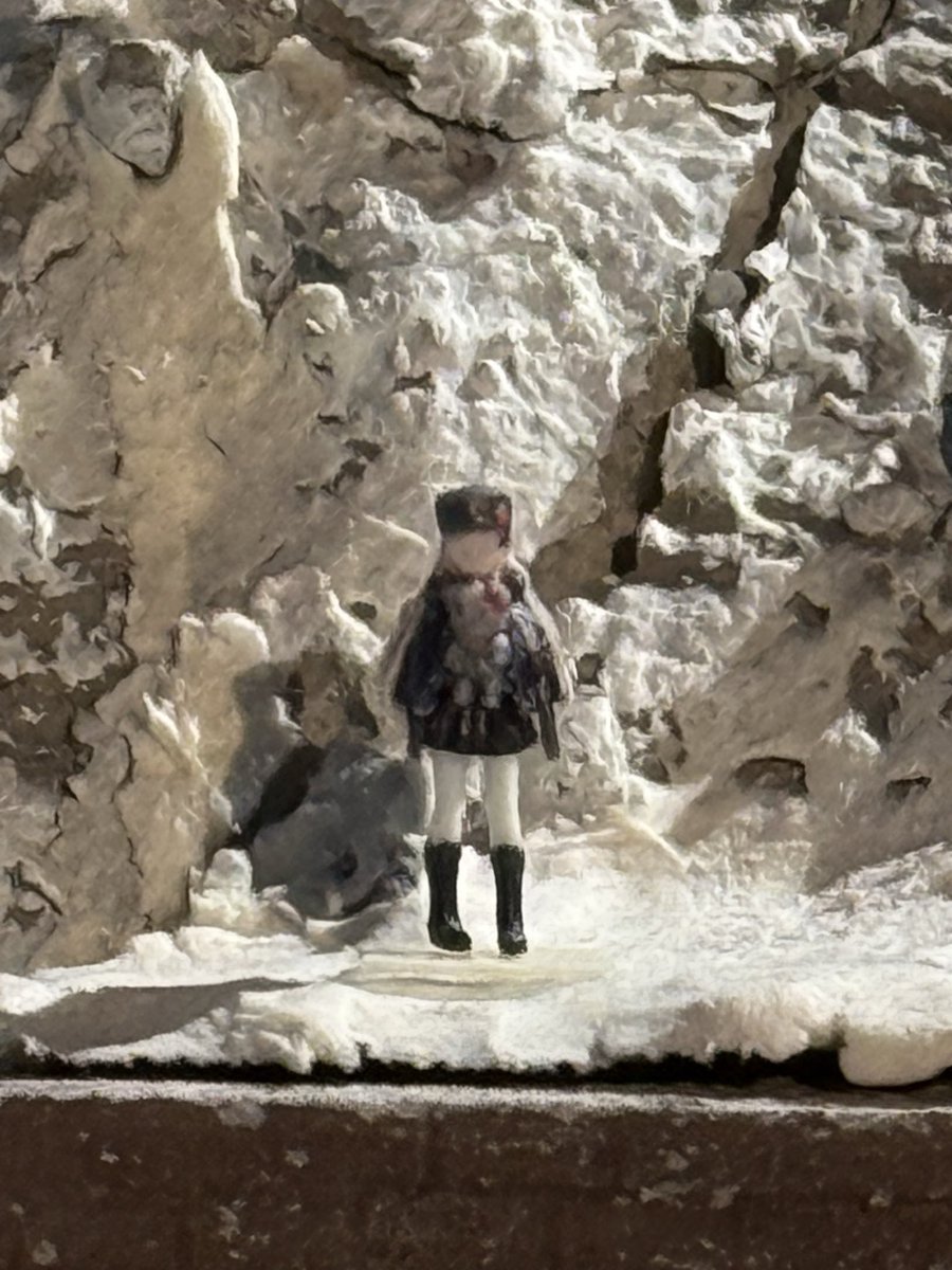 piyo__pet's tweet image. スモワル2回目で、見つけられなかったユイナ先輩とシャロを発見できました！
エヴァのところでもミサトさんとシンジ君らしきものを発見しました
#ヘブバン
#ヘブバンスモワルコラボ
#smallworld