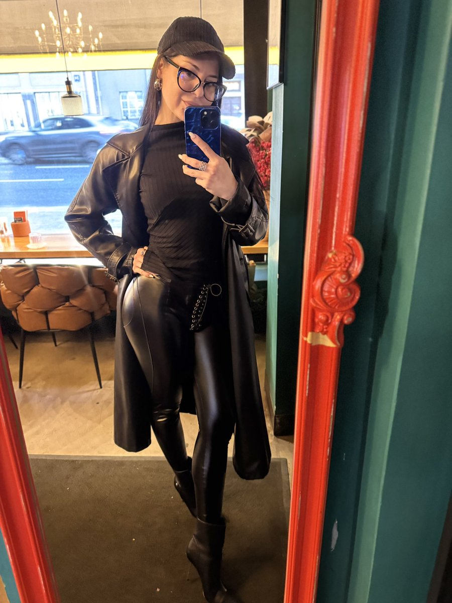 latex_juliana's tweet image. Latex Julia...

@latex_julian... 
16m

I like to wear leather style look in public ! It always work as 🧲for eyes and give me 100% self-confidence☺️

#leather #inpublic #leggings #heels