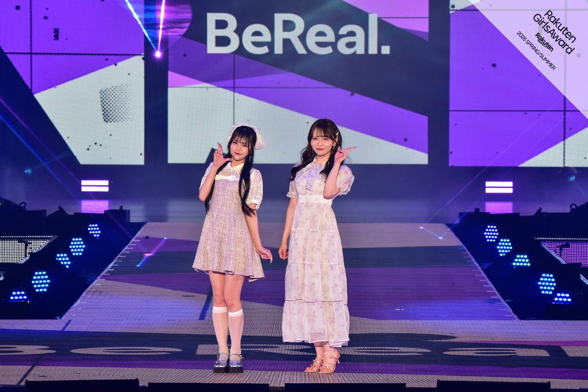 GirlsAward's tweet image. #BeReal スペシャルステージでは、#Jamscollection の #津代美月 さんと #水瀬さらら さんが登場！🖤
会場にお越しの皆さんと一緒にBeRealを撮影しちゃいました📸
お二人の公式アカウントをぜひフォローしてくださいね！☑️✨
#ガルアワ2026SS