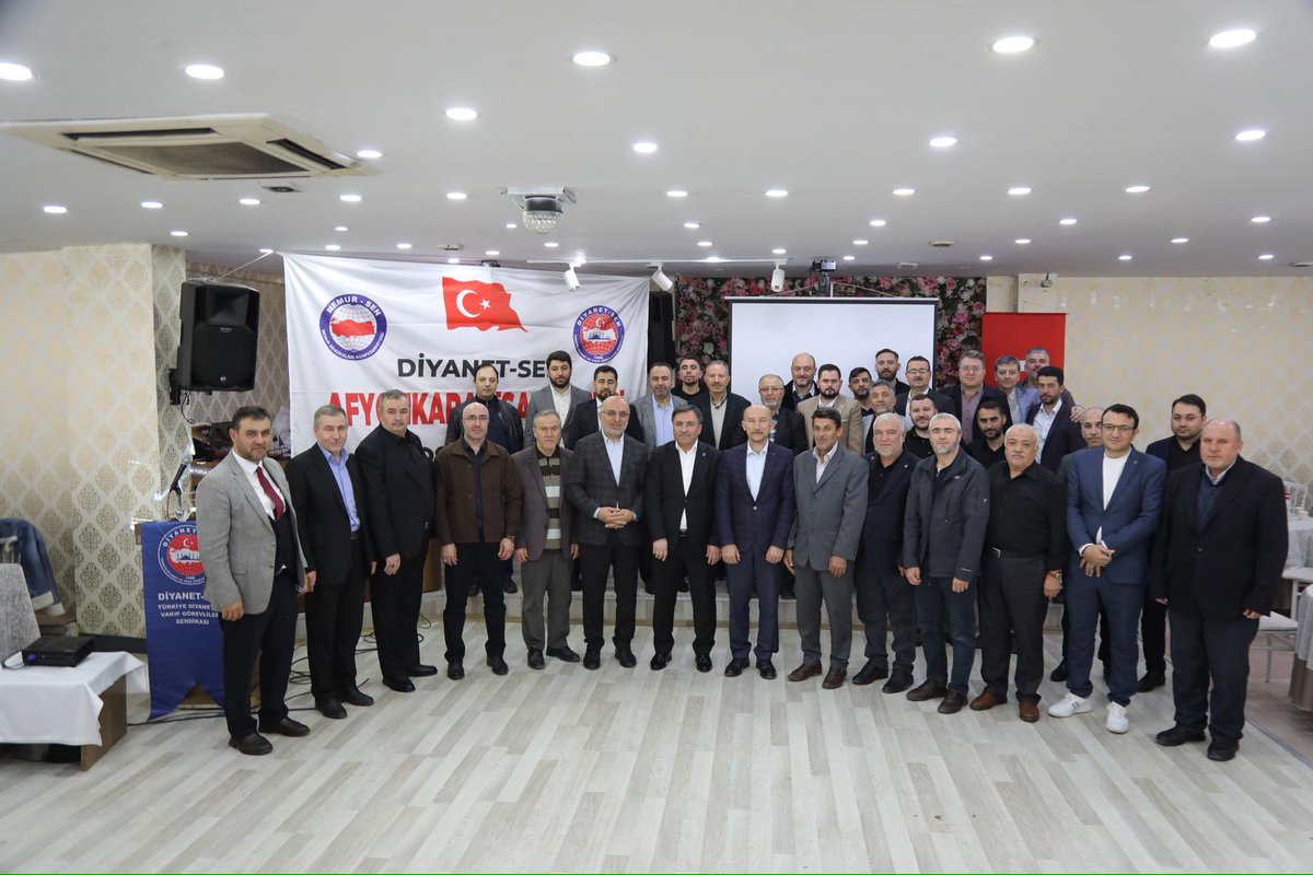 yildizali19's tweet photo. 📍Afyonkarahisar Teşkilat Buluşması… 

📌Sorunu Bilmeden Çözüm Üretemezsin Anlayışıyla: Diyanet-Sen Teşkilat Buluşmamızı, İl Müftüsü Lütfü İmamoğlu hocamız, Memur-Sen İl Başkanımız Ali Keskin, İl müftü yardımcılarımız, diğer sendikalarımızın il başkanları, ilçe başkanlarımız, komisyonlarımız ve üyelerimizin katılımıyla gerçekleştirdik.

🛑 Din görevlilerimizin sorunlarının tespitleri, kazanımlarımız, teşkilatımızın talep ve istekleri konusunda güzel bir buluşma oldu.

🛑Toplantımızın hayırlı sonuçlara vesile olmasını diliyor, mücadele bilinci ve gayretleri dolayısıyla Şube Başkanımız Rahmi Taşkesen şahsında tüm teşkilatımızı ve katılımcıları kutluyorum.