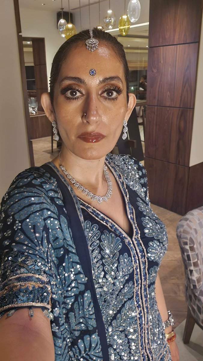 ShraddhaKaul1's tweet image. When pressed for time bindi is a great accessory! What's not to love about a bindi. 

#BindiyaChamkegi
#bindi  #bindidot #Indian #indianwoman