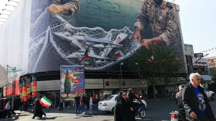 ArlaadiMnetwork's tweet image. ⚡️UPDATE: #Iran's Islamic Revolutionary Guard Corp says control of the Strait of Hormuz has now “returned to its previous state” because of the #US’s continuing blockade of Iranian ports. Meanwhile, the United States President Donald Trump says the naval blockade will “remain in