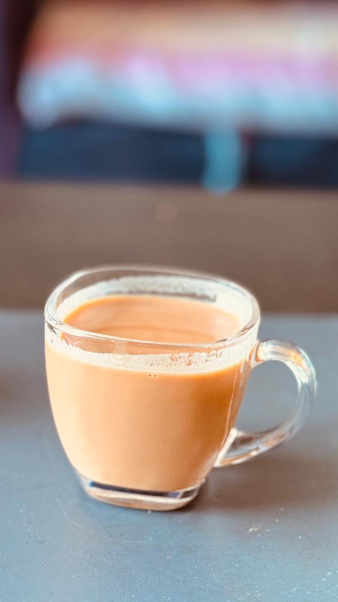 Untamed2612's tweet image. इक हाथ में मेरे चाय का कप,  इक हाथ में मेरे हाथ तिरा....

  हाथों को तलब है हाथों की,  और दिल को तलब है साथ तिरा….. #Chaichatori #Chaitime #weekendvibes ☕️☕️♥️🧿