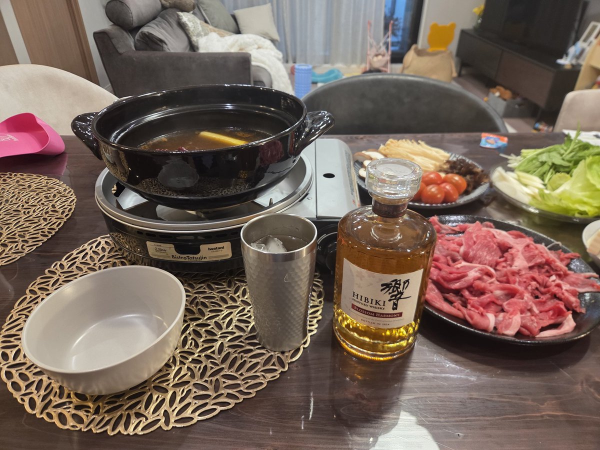 geng0920's tweet photo. 響をハイボールにして火鍋と食べてしまいます https://t.co/AUXRZtvsRS