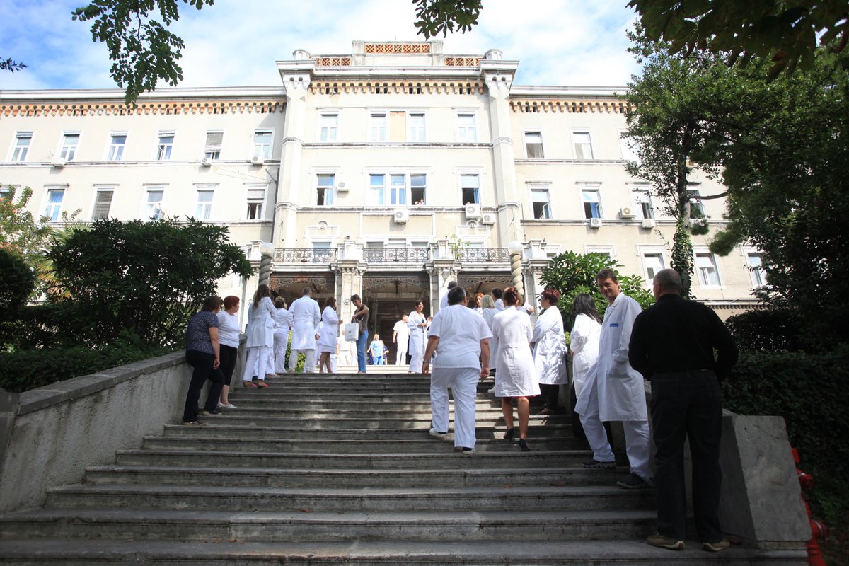 El principal problema del sistema sanitario croata reside en su organización, no en la falta de personal, según un informe de la Comisión Europea y la OCDE.  Más información en:
glashrvatske.hrt.hr/es/de-croacia/…
Foto: Nel Pavletic/PIXSELL