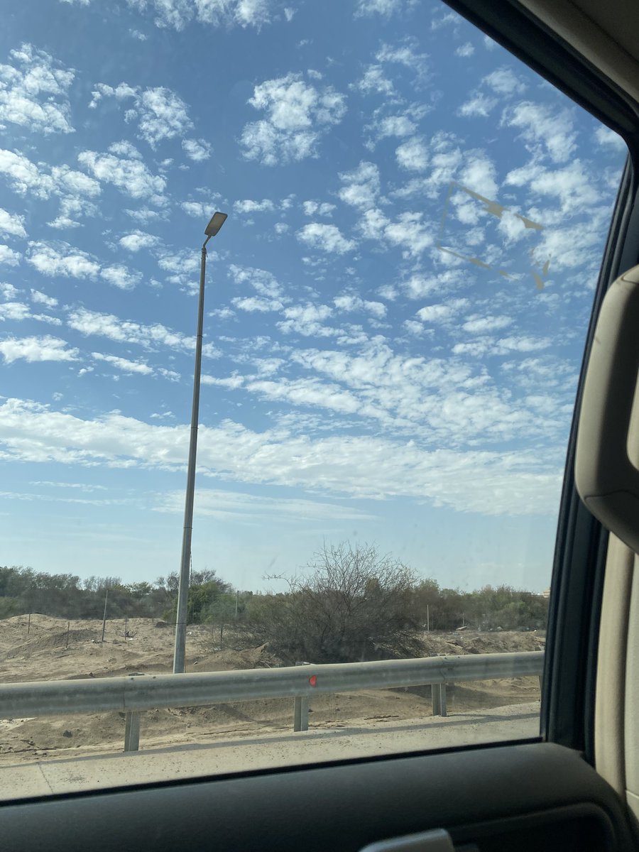 لك محبّه ماهِي لـ غيرك من الناس
لو هي غيوم هزّت الدنيا بـ رعَدها 
   
                              ❣️.