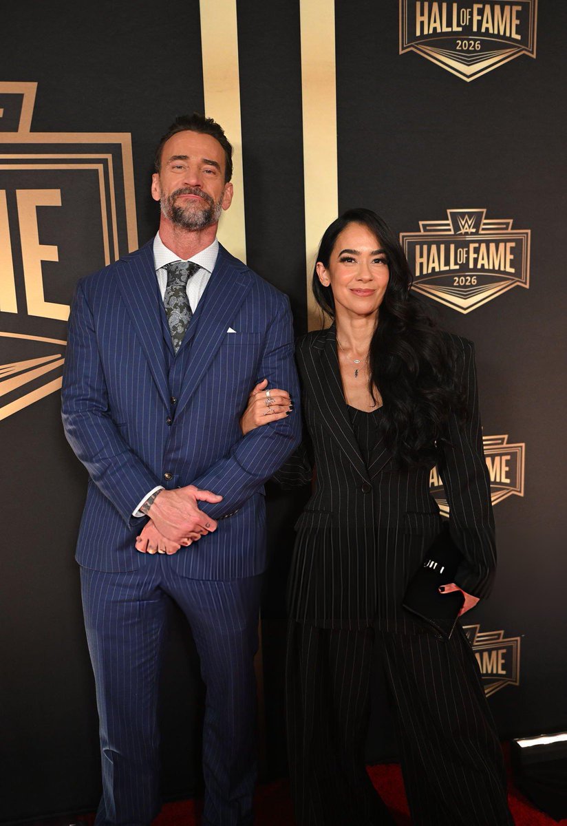 yellowhairdpunk's tweet photo. THE MATCHING PINSTRIPE?!?!?! oh they’re everything to me https://t.co/CNWOVkpINy