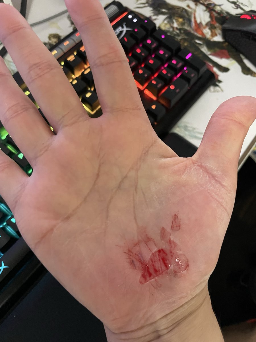 クリサリス tweet media