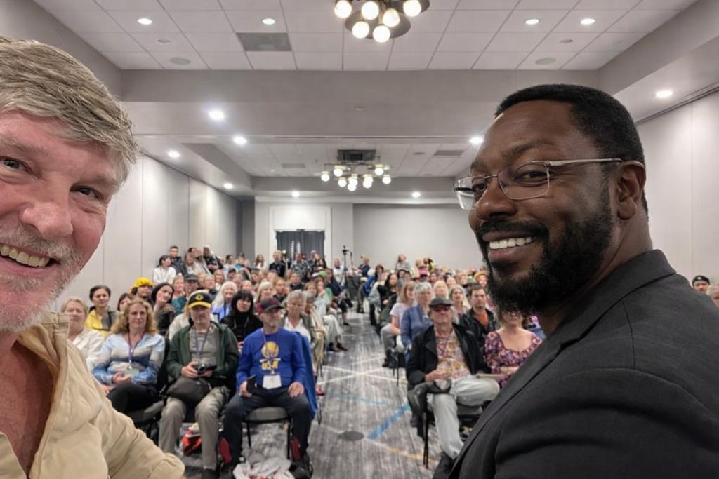 4biddnKnowledge's tweet photo. 1st Day at the New Living Expo with Brad Olsen. Ancient Civilizations Panel. 
#4biddenknowledge #billycarson #billycarsonofficial https://t.co/IJJaZX7OWG