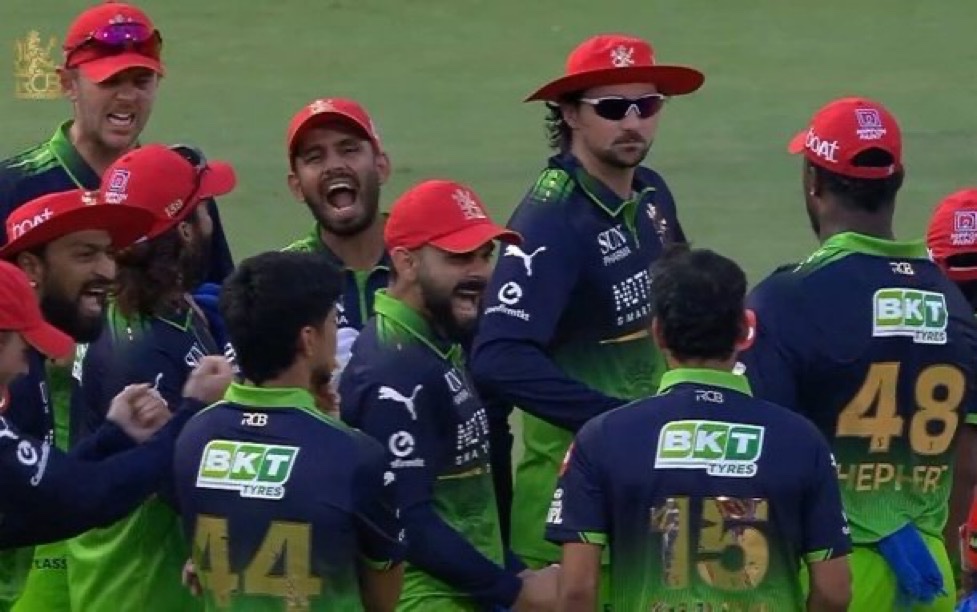 I pay my internet bills for frames like these. 
This is peak cricket at Chinnaswamy 🔥