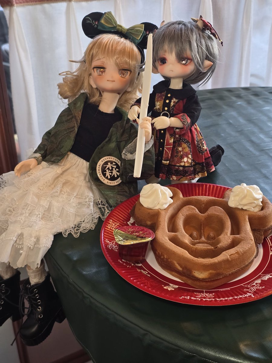 batorako's tweet photo. ディズニーランド堪能しました
写真撮ってアトラクション乗ってご飯食べてあっという間でした☺
帰りの人がすごく多い💦
#森久保乃々 #DOLLIPOP #酒呑童子 https://t.co/19UlOTcSie