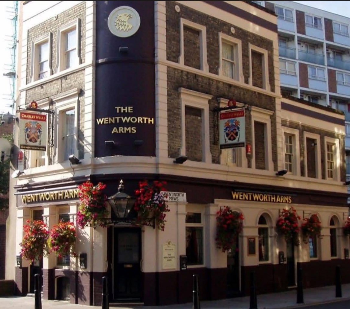 TwoPiesOneMash's tweet image. Wentworth Arms, Mile End. 
The only boozer left on the whole stretch of Burdett Road. 
#London #proper #pub