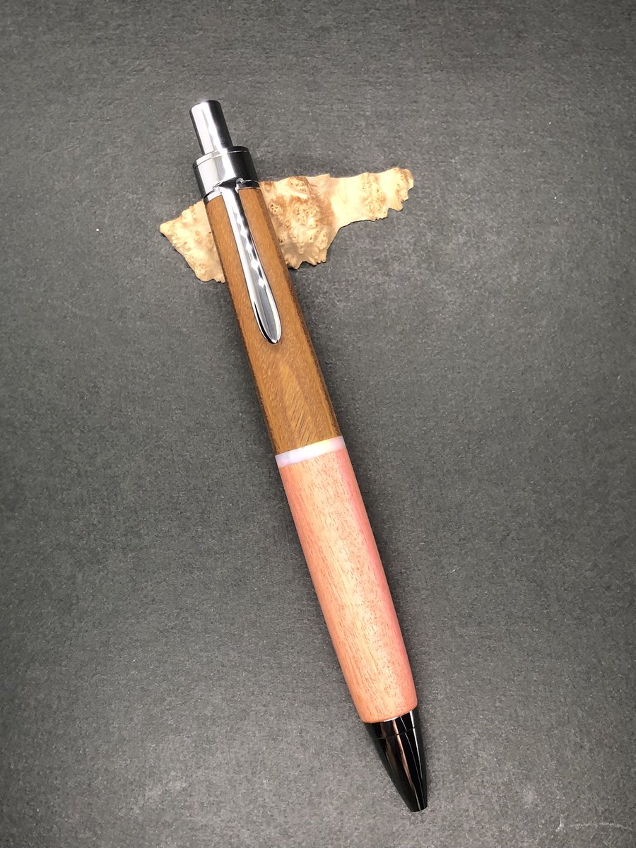 suncraft333's tweet photo. お久しぶりですー
3月4月は色々あってあまり制作できておりませんでしたが、数日前から制作再開したので、販売と活動も再開していきます☀️
↓先日制作した桜もちペン https://t.co/LCaRrFbzxc